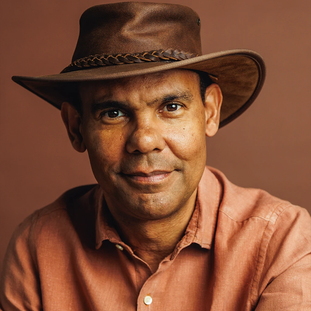 Retrato do Prof. Rodrigo Silva de chapéu